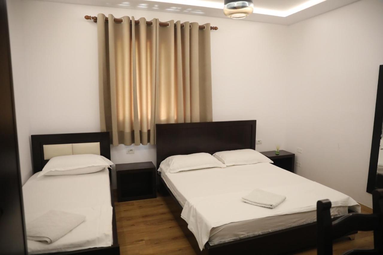 Hotel Paris Berat Exterior foto