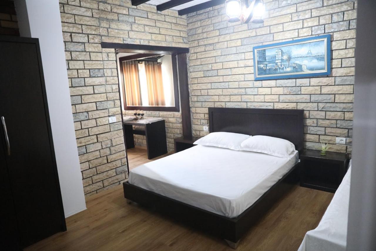 Hotel Paris Berat Exterior foto